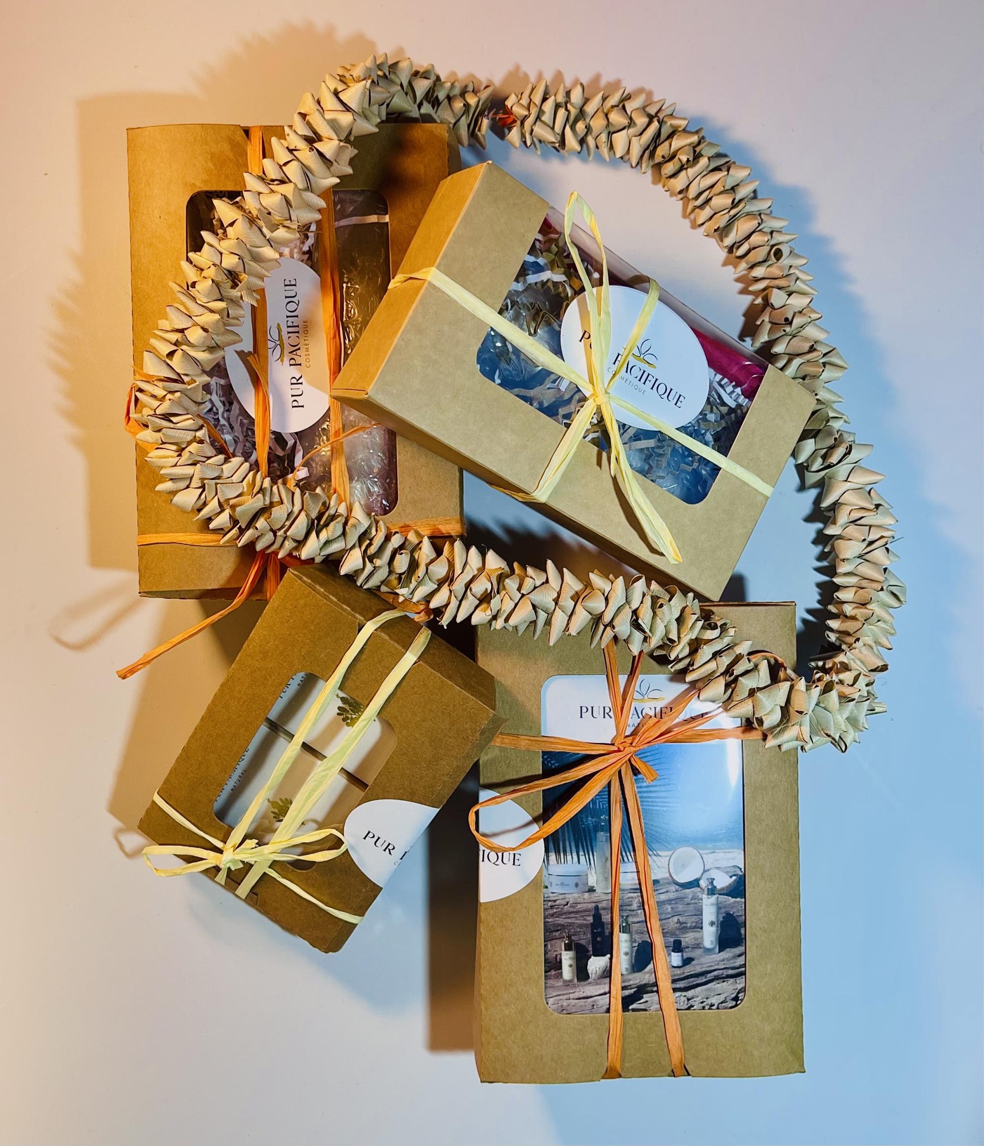 COFFRET CADEAU 5 SAVONS VÉGÉTAUX VISAGE & CORPS AVEC LE SHAMPOING SOLIDE